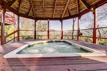 コテージ Pet Friendly Grants Pass Home W/ Hot Tub!
