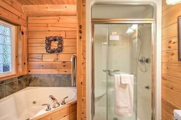 별장 Rustic Smoky Mountain Cabin W/ Hot Tub & Fireplace