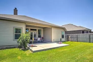 Gîte Rural Suburban San Antonio Home: Patio & Pool Access!
