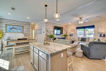 Сельский дом Resort Home ~ 1 Mi To Myrtle Beach Access!