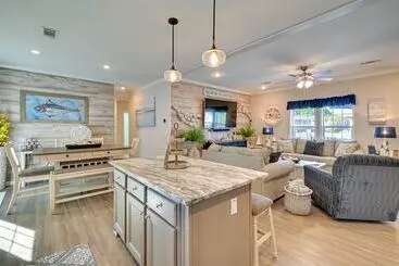 Mökkimajoitus Resort Home ~ 1 Mi To Myrtle Beach Access!