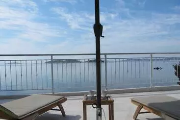 Mökkimajoitus Beach House Nono