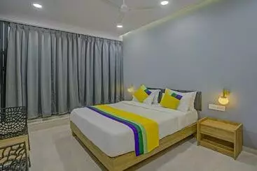 Itsy Hotels Natasha, Vesu, Surat