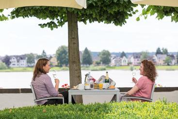 리조트 Schloss Engers