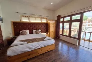 Hotel Fox Guest House Ladakh By Lexstays