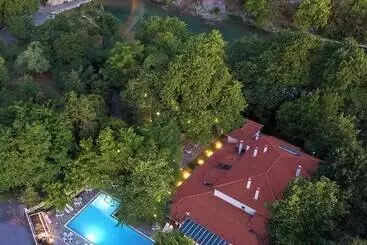 Aoos River Treehouse