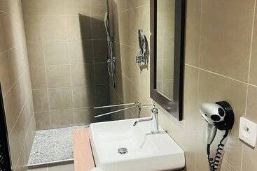 L Hotel De La Bourse à Bagnols Sur Ceze