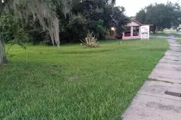 モーテル Homes N Courts