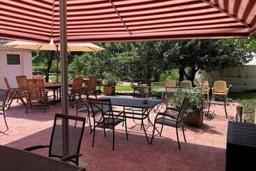 Tündérkert Panzió őrség