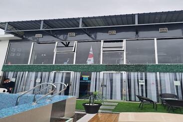 בית מלון כפרי The Relyn Suite