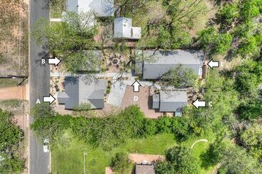 קוטג'' The Grove E With Hot Tub & King Bed 2 Blks To Main