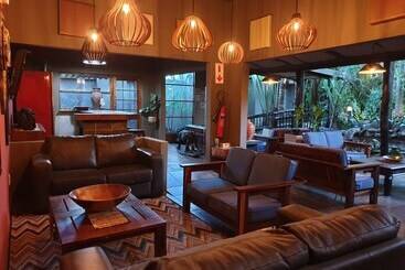 Aamiaismajoitus (B&B) Umlilo Lodge