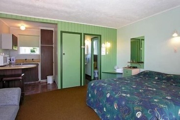 Camberley Court Motel