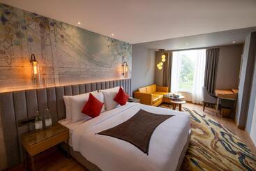 בית מלון כפרי Golden Tulip Bhopal