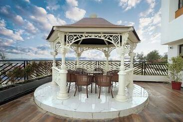 Shanti Seaview Resort & Spa