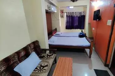Hotelli Oyo Flagship Adhunik Lodge