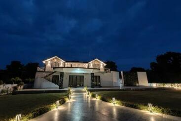 Hotel Destiny Bay Pool Breeze Resort