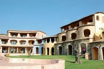 Huoneistohotelli Residence With Private Beach In Marinella