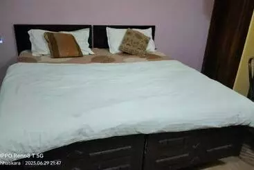 Pensión Shree Radhika Dham