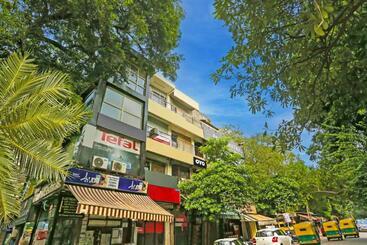 Oyo Flagship Hotel Happy Hours