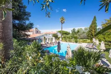 ホテル La Bastide Des Salins