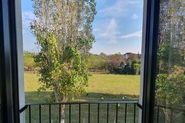 酒店 Nerium Garden Inn Tirana Airport