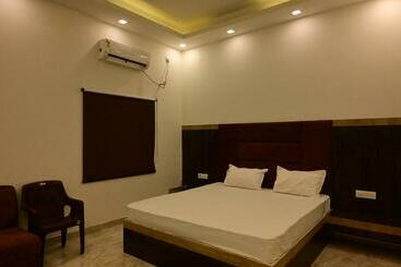 Raj Palace Hotel And Resort