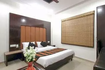 Fabhotel Station 3