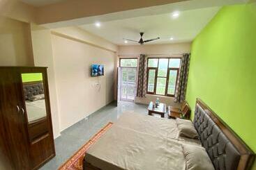 פנסיון Himalayan Holiday Homez