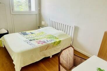 تختخواب و صبحانه Chambre Privée   Place Verdun Tours