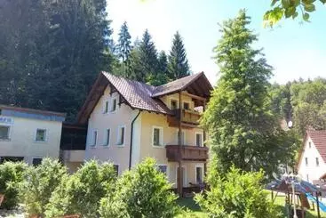 Jamas Hotel & Restaurant