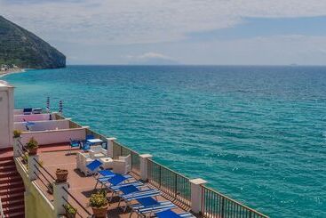 Отель Regina Del Mare