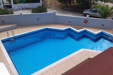 Hotel Remi Studios & Apartments