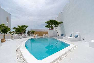 فندق Santorini Crystal Blue Boutique