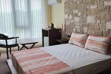 Queen Ci̇ty Hotel And Bungalov