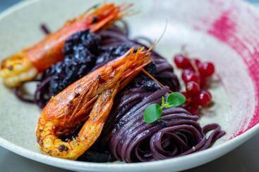 هتل Frojd Kune Resort & Beach