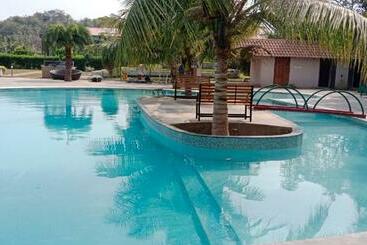 בית מלון כפרי Spree One Resort And Convention Annavaram