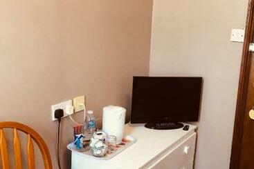 پانسیون Holland House