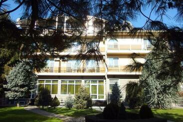 בית מלון כפרי парк хотел клементина