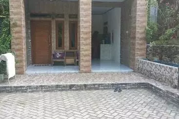 Pensiune Madasari House Karinduaji