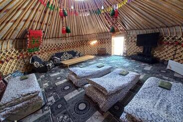 استراحتگاه Karakol Yurt Village