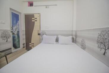 Hotel O Kanchanjanga Tourist Lodge