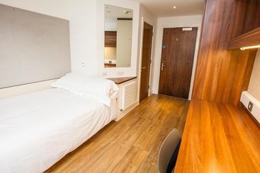 Hostel Juniper Court