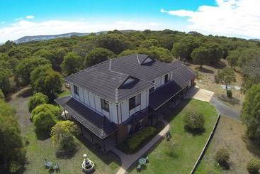 Albany S Big Grove Bed & Breakfast