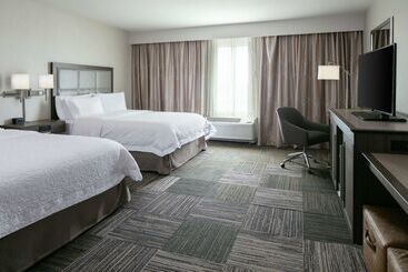 Отель Hampton Inn & Suites Hudson
