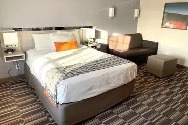 Hotelli Coratel Inn & Suites By Jasper Rochester