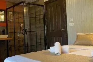 هتل Koala Bungalows