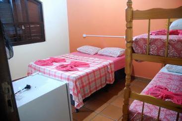 Hotelli Ilhabela Hostel