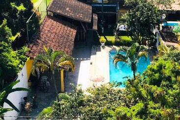 Rio Surf House Hostel E Pousada
