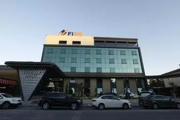 هتل Fier Life Center